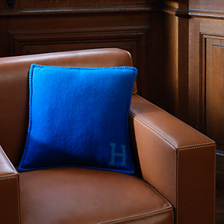 【インテリアにアクセントを】Hermes ダイ サングル・クッション クッション 手織り 《ダイ・サングル》 | Hermès - エルメス